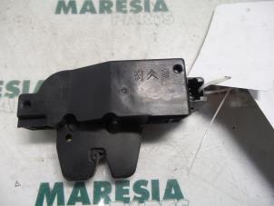 Used Tailgate lock mechanism Peugeot 607 (9D/U) 2.0 16V Price € 25,00 Margin scheme offered by Maresia Parts