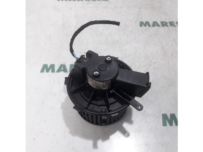 Heating and ventilation fan motor from a Fiat Ducato (250) 2.0 D 115 Multijet 2013