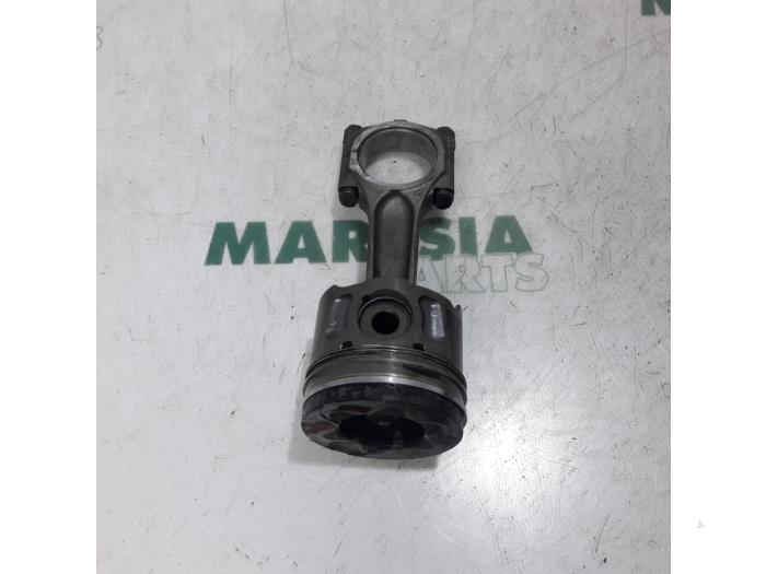 Używane Tlok Fiat Scudo (270) 2.0 D Multijet Cena € 90,75 Z VAT oferowane przez Maresia Parts