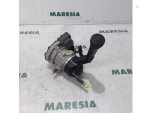 Used Power steering pump Peugeot 308 SW (4E/H) 1.6 VTI 16V Price € 74,95 Margin scheme offered by Maresia Parts