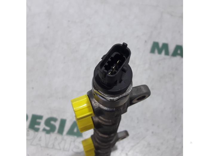 Fuel injector nozzle from a Fiat Fiorino (225) 1.3 JTD 16V Multijet 2015
