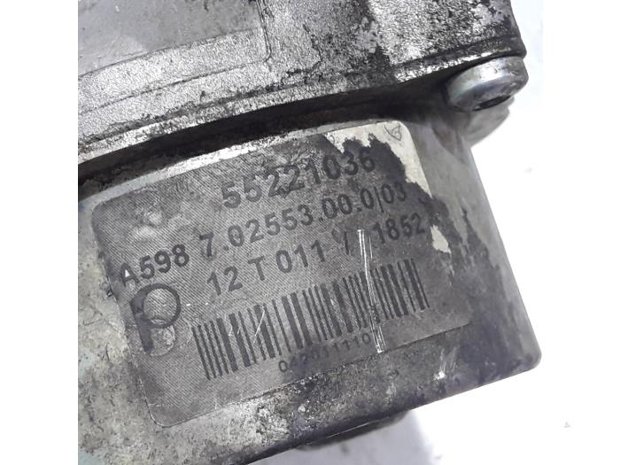 Bomba de vacío (diésel) de un Fiat Fiorino (225) 1.3 JTD 16V Multijet 2015