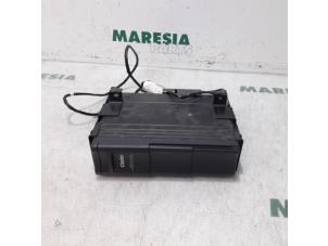 Used CD changer Citroen C5 II Berline (RC) 2.0 16V Price € 75,00 Margin scheme offered by Maresia Parts