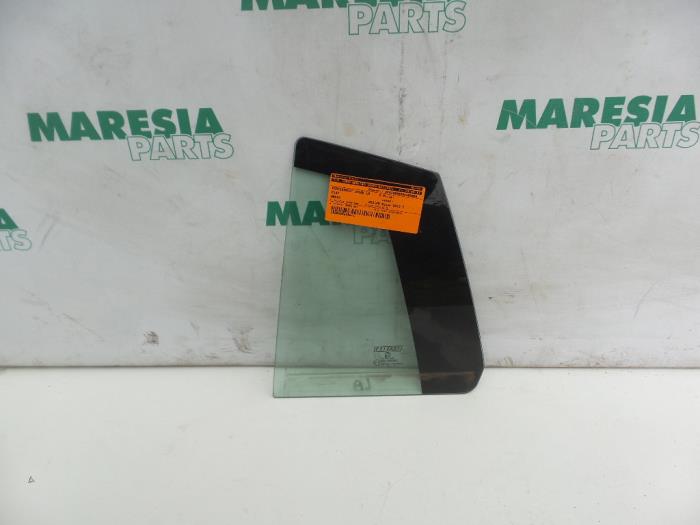 Usados Ventanilla triangular izquierda detrás Fiat Bravo (198A) 1.4 MultiAir 16V Precio € 35,00 Norma de margen ofrecido por Maresia Parts