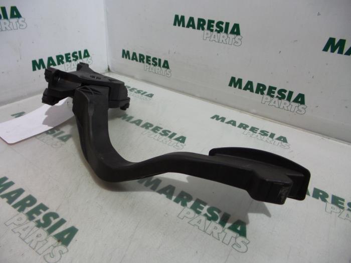 Begagnade Gaspedalsensor Fiat Bravo (198A) 1.4 MultiAir 16V Pris € 25,00 Marginaltabell erbjuds av Maresia Parts