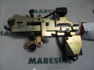 Used Tailgate lock mechanism Renault Megane (EA) 1.6 16V Sport Price € 25,00 Margin scheme offered by Maresia Parts