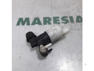 Used Windscreen washer pump Renault Scénic II (JM) 1.6 16V Price € 10,00 Margin scheme offered by Maresia Parts
