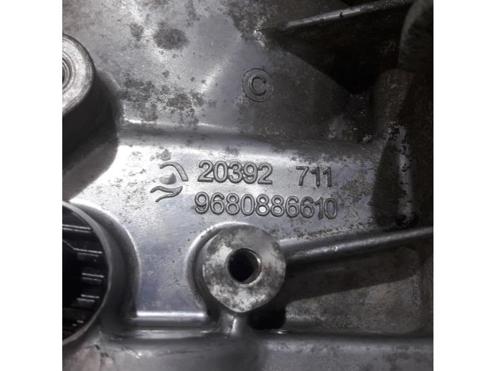 Gearbox casing from a Peugeot Partner (GC/GF/GG/GJ/GK) 1.6 BlueHDI 75 2016