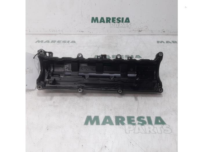Rocker cover from a Renault Kangoo Express (FC) 1.5 dCi 60 2008
