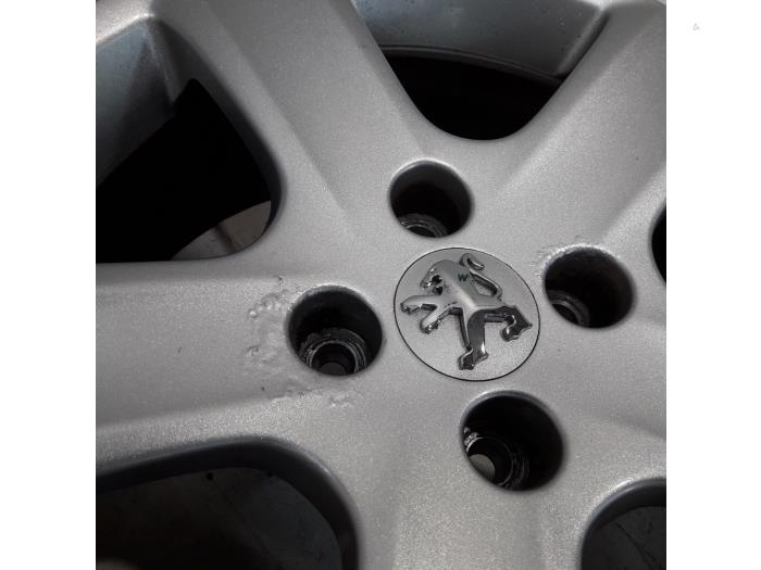 Wheel from a Peugeot 307 CC (3B) 2.0 16V 2005
