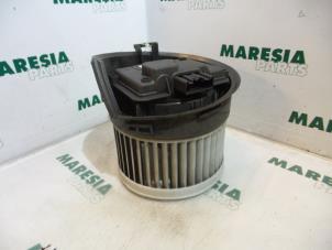 Używane Silnik wentylatora nagrzewnicy Peugeot 407 (6D) 2.0 16V Cena € 30,00 Procedura marży oferowane przez Maresia Parts
