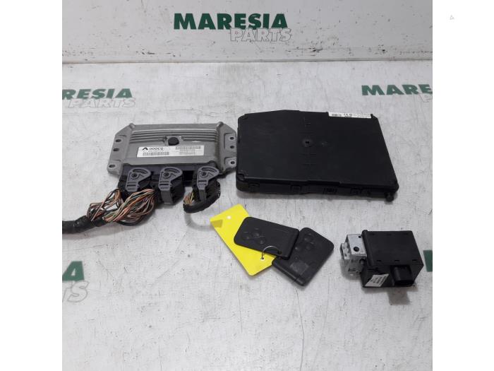 Used Engine management computer Renault Grand Scénic II (JM) 2.0 16V Turbo Price € 324,99 Margin scheme offered by Maresia Parts