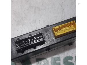 Convertible computer from a Peugeot 307 CC (3B) 2.0 16V 2005