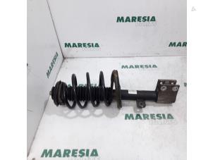 Used Front shock absorber rod, right Peugeot 307 CC (3B) 2.0 16V Price € 30,00 Margin scheme offered by Maresia Parts