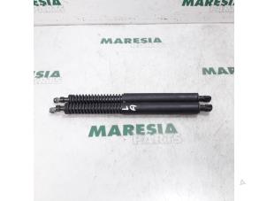 Used Set of tailgate gas struts Peugeot 307 CC (3B) 2.0 16V Price € 50,00 Margin scheme offered by Maresia Parts
