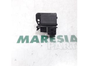 Used Cooling fan resistor Peugeot 307 CC (3B) 2.0 16V Price € 20,00 Margin scheme offered by Maresia Parts