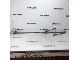Used Wiper mechanism Peugeot 307 CC (3B) 2.0 16V Price € 50,00 Margin scheme offered by Maresia Parts