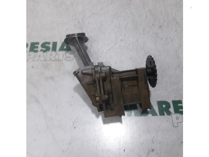 Gebrauchte Ölpumpe Renault Megane III Coupe (DZ) 1.6 16V Preis € 50,00 Margenregelung angeboten von Maresia Parts