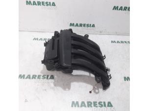 Used Intake manifold Renault Megane III Coupe (DZ) 1.6 16V Price € 29,00 Margin scheme offered by Maresia Parts