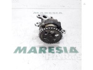 Used Oil pump Peugeot Boxer (U9) 2.2 HDi 120 Euro 4 Price € 78,65 Inclusive VAT offered by Maresia Parts