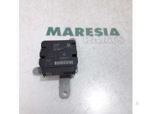 Used Airbag Module Renault Clio IV Estate/Grandtour (7R) 0.9 Energy TCE 12V Price € 120,75 Margin scheme offered by Maresia Parts