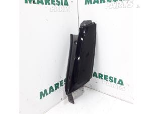 Used C-style sealing cover right Renault Clio IV Estate/Grandtour (7R) 0.9 Energy TCE 12V Price € 25,00 Margin scheme offered by Maresia Parts