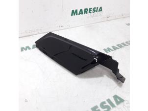 Used C-style sealing cover left Renault Clio IV Estate/Grandtour (7R) 0.9 Energy TCE 12V Price € 25,00 Margin scheme offered by Maresia Parts