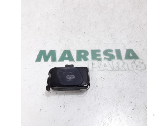 Begagnade Regnsensor Citroen C6 (TD) 2.7 HDiF V6 24V Pris € 85,00 Marginaltabell erbjuds av Maresia Parts