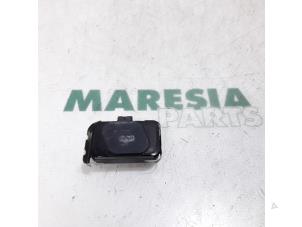 Używane Czujnik deszczu Citroen C6 (TD) 2.7 HDiF V6 24V Cena € 85,00 Procedura marży oferowane przez Maresia Parts