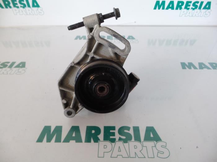 Usagé Pompe de direction Renault Espace (JE) 3.0i V6 RXT Prix € 75,00 Règlement à la marge proposé par Maresia Parts