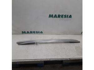 Used Roof rail kit Renault Clio IV Estate/Grandtour (7R) 0.9 Energy TCE 12V Price € 60,00 Margin scheme offered by Maresia Parts