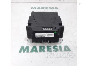 Usagé Affichage tête haute Peugeot 508 (8D) 2.0 Hybrid4 16V Prix € 262,50 Règlement à la marge proposé par Maresia Parts