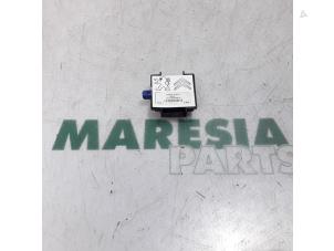 Usagé Antenne Peugeot 508 (8D) 2.0 Hybrid4 16V Prix € 20,00 Règlement à la marge proposé par Maresia Parts