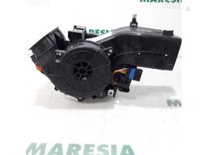 Używane Silnik wentylatora nagrzewnicy Peugeot 508 (8D) 2.0 Hybrid4 16V Cena € 50,00 Procedura marży oferowane przez Maresia Parts