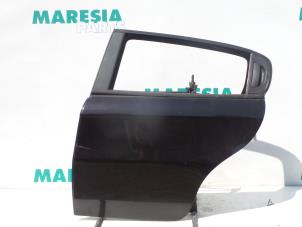 Używane Drzwi lewe tylne wersja 4-drzwiowa Alfa Romeo 147 (937) 1.6 Twin Spark 16V Cena € 35,00 Procedura marży oferowane przez Maresia Parts