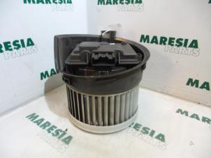 Used Heating and ventilation fan motor Peugeot 407 SW (6E) 2.0 HDiF 16V Price € 30,00 Margin scheme offered by Maresia Parts