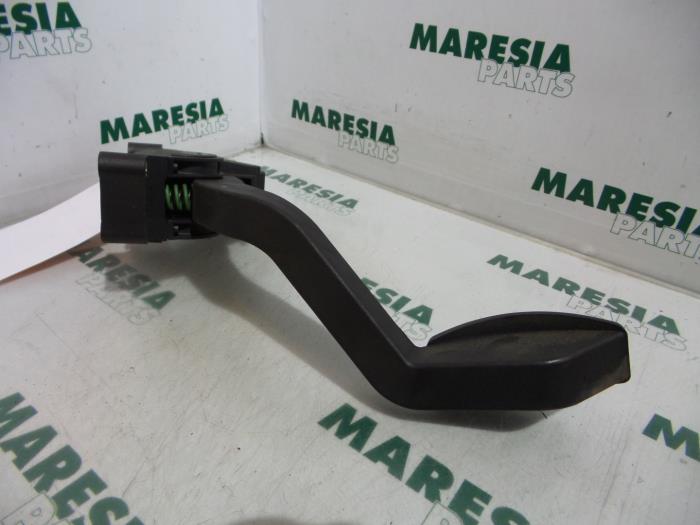 Begagnade Gaspedalsensor Fiat Punto II (188) 1.9 DS 60 3-Drs. Pris € 20,00 Marginaltabell erbjuds av Maresia Parts