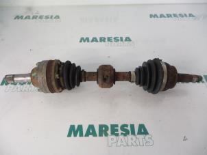 Usagé Arbre de transmission avant gauche Alfa Romeo 146 (930B) 1.6 Twin Spark 16V Prix € 35,00 Règlement à la marge proposé par Maresia Parts