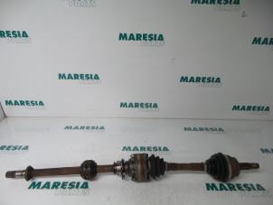 Usagé Arbre de transmission avant droit Alfa Romeo 146 (930B) 1.6 Twin Spark 16V Prix € 40,00 Règlement à la marge proposé par Maresia Parts