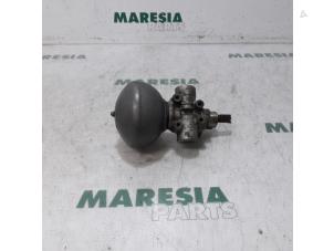 Usagé Sphère de suspension Citroen C6 (TD) 2.7 HDiF V6 24V Prix € 50,00 Règlement à la marge proposé par Maresia Parts