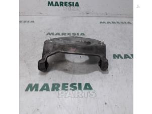 Used Front wishbone, right Citroen C6 (TD) 2.7 HDiF V6 24V Price € 35,00 Margin scheme offered by Maresia Parts