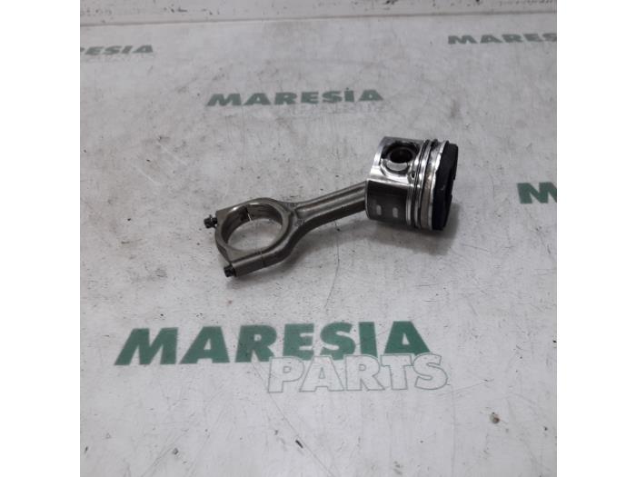 Usados Pistón Peugeot 207 SW (WE/WU) 1.6 HDi 16V Precio € 50,00 Norma de margen ofrecido por Maresia Parts