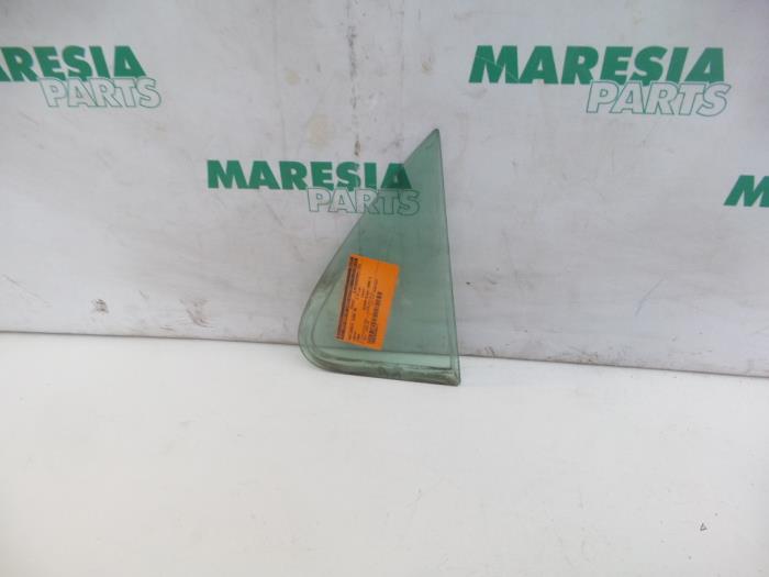 Usados Ventanilla triangular derecha detrás Lancia Lybra 1.8 16V VVT Precio € 30,00 Norma de margen ofrecido por Maresia Parts