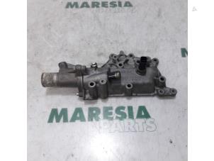 Used Thermostat housing Renault Grand Scénic II (JM) 2.0 16V Turbo Price € 25,00 Margin scheme offered by Maresia Parts