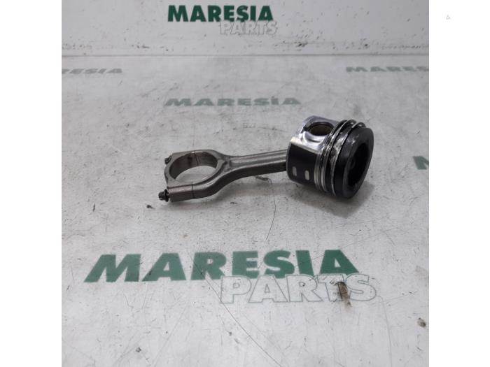 Usados Pistón Peugeot Partner (GC/GF/GG/GJ/GK) 1.6 BlueHDI 75 Precio € 50,00 Norma de margen ofrecido por Maresia Parts