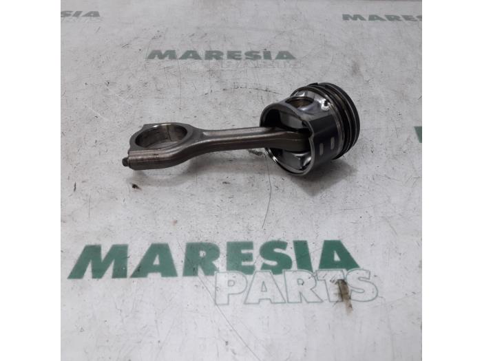 Usados Pistón Peugeot Partner (GC/GF/GG/GJ/GK) 1.6 BlueHDI 75 Precio € 50,00 Norma de margen ofrecido por Maresia Parts