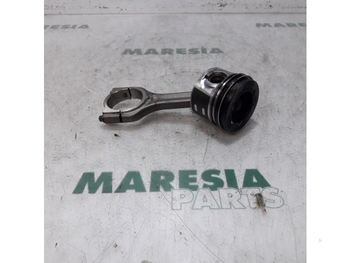 Usados Pistón Peugeot Partner (GC/GF/GG/GJ/GK) 1.6 BlueHDI 75 Precio € 50,00 Norma de margen ofrecido por Maresia Parts