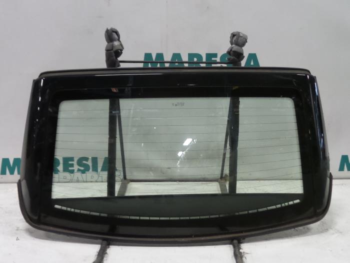 Usados Ventanilla detrás Peugeot 206 CC (2D) 1.6 16V Precio € 131,25 Norma de margen ofrecido por Maresia Parts