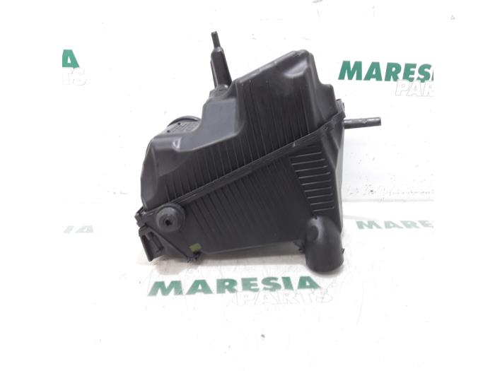 Begagnade Luftfilterhus Renault Kangoo Express (FW) 1.5 dCi 75 Pris € 42,35 Inklusive moms erbjuds av Maresia Parts