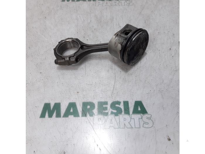 Usados Pistón Renault Espace Precio € 65,00 Norma de margen ofrecido por Maresia Parts